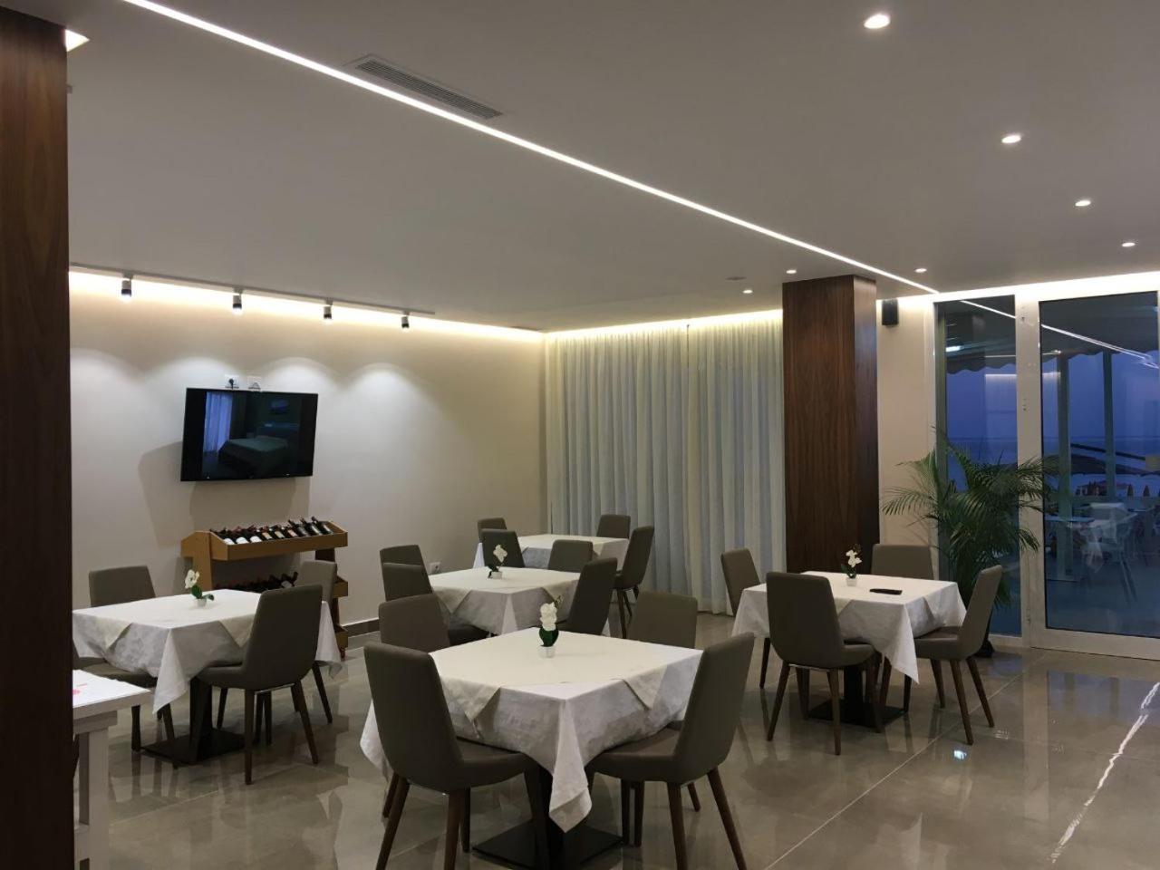 Hotel Maren Дуррес Экстерьер фото