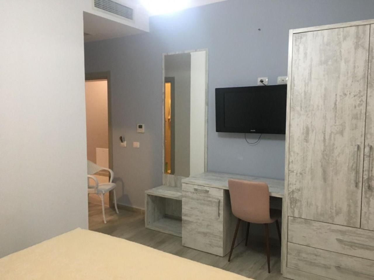 Hotel Maren Дуррес Экстерьер фото