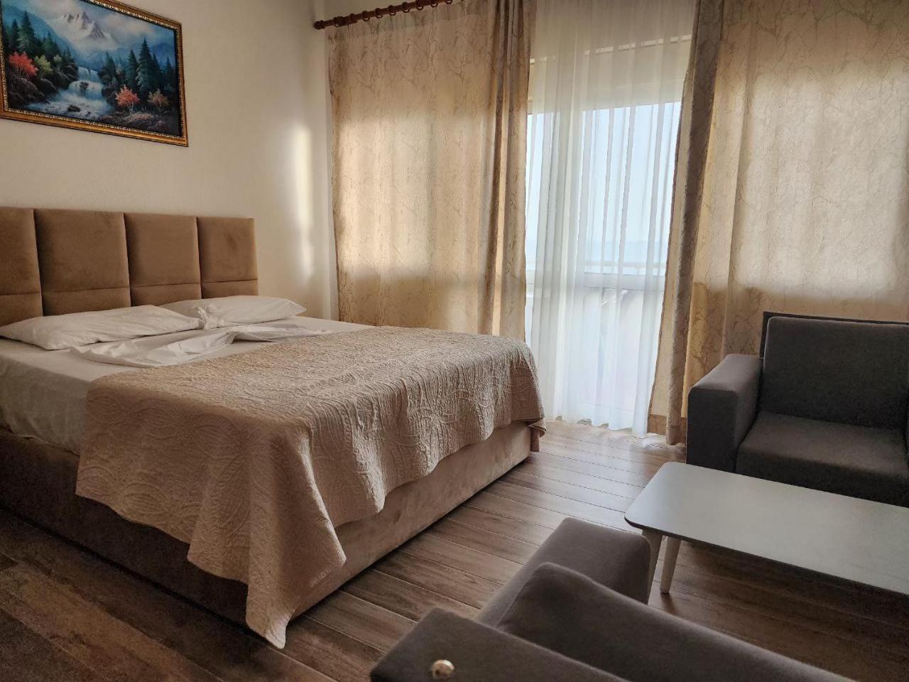Hotel Maren Дуррес Экстерьер фото